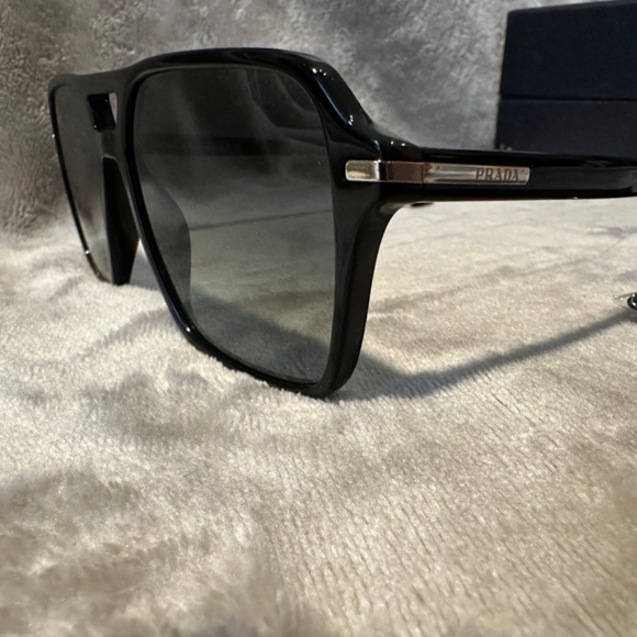 Prada sunglasses LIKE NEW! PRADA Men's Sunglasses, PR 20YS - Picture 4 of 6